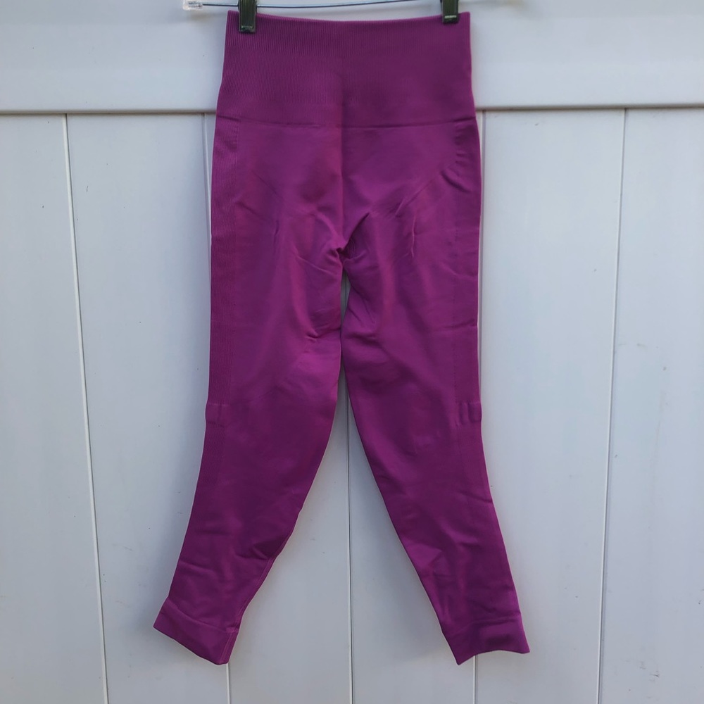 Lululemon  Hot Pink Running Capri Leggings
